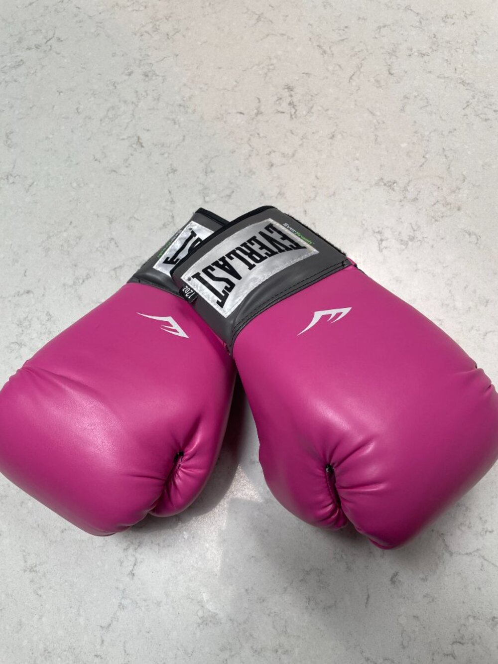 Hot Pink Everlast Boxing Gloves 12 Ounces  Great Condition - Picture 9 of 14